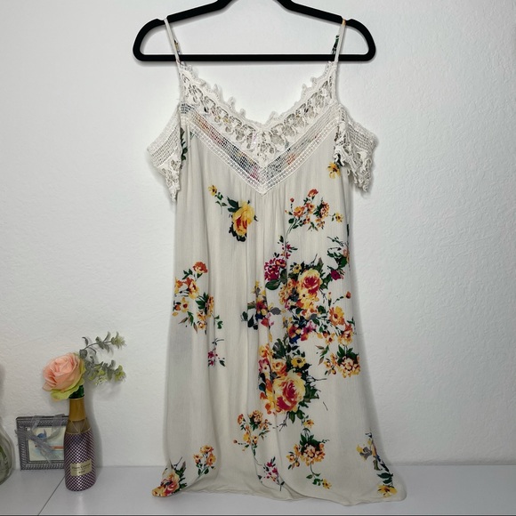 Xhilaration Cold Shoulder Crochet Floral Mini Dress - Medium - Picture 2 of 11